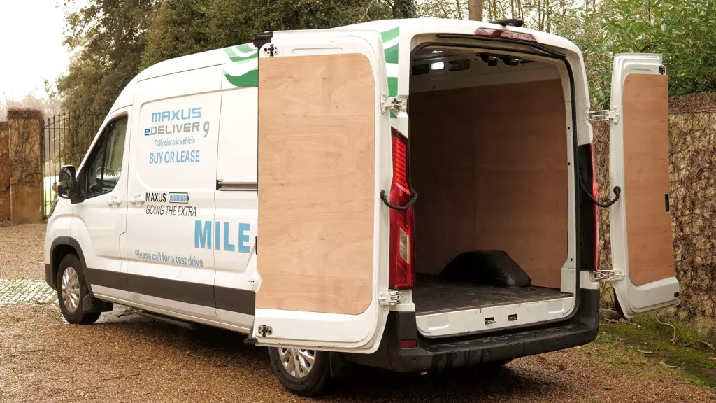 Maxus Deliver 9 E LWB Electric FWD 150KW High Roof Crew Van 72KWH Auto